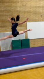 Wow!! 😱Look at these jumps and leaps from some of our Friday pros! Keep up the good work girls you're on fire 🔥🔥#splits #splitchangeleap #springsforfeet #gymnastics #leapingforjoy
